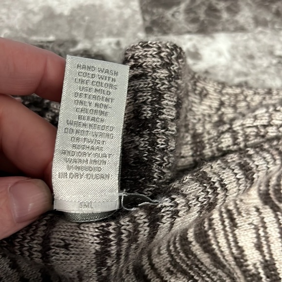 Tweeds Shark‎ Bite Cardigan Size Small - Picture 6 of 12